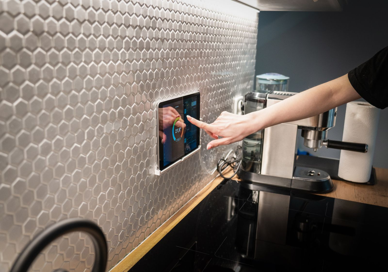 Wall-mounted smart home touchscreen control panel